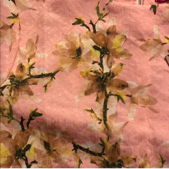 Pink Flower crop top - Picture 6 of 8